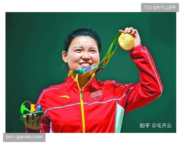 杨倩领奖台像雕像，生活照像会撒娇的富家闺女，反差感把我看懵了