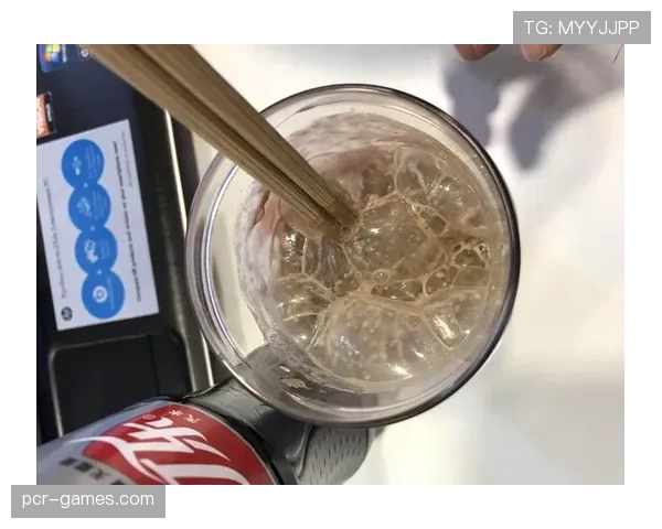 朱雪莹家的冰箱里塞满了蛋白粉，连饮料都得排队放